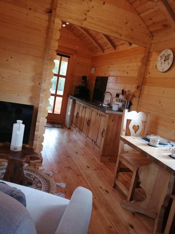 Le Studio Du Pressoir Gisay Exterior photo